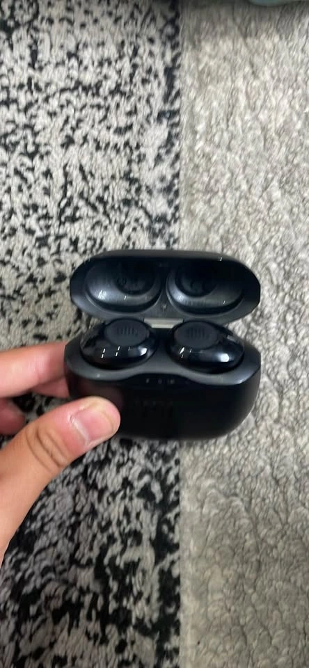 JBL Wireless Earbuds - photo 2