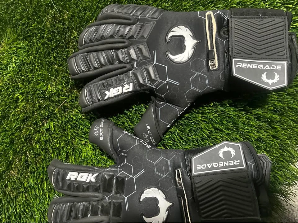 Goalkeeper gloves
