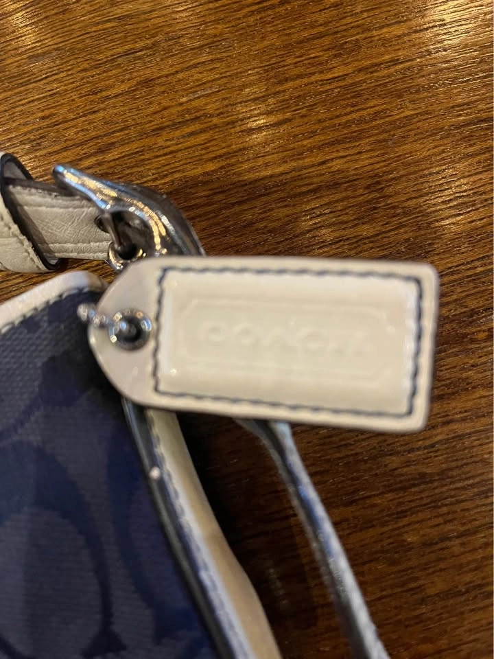 Coach Signature Navy & White Crossbody Purse – Excellent Conditi - photo 2