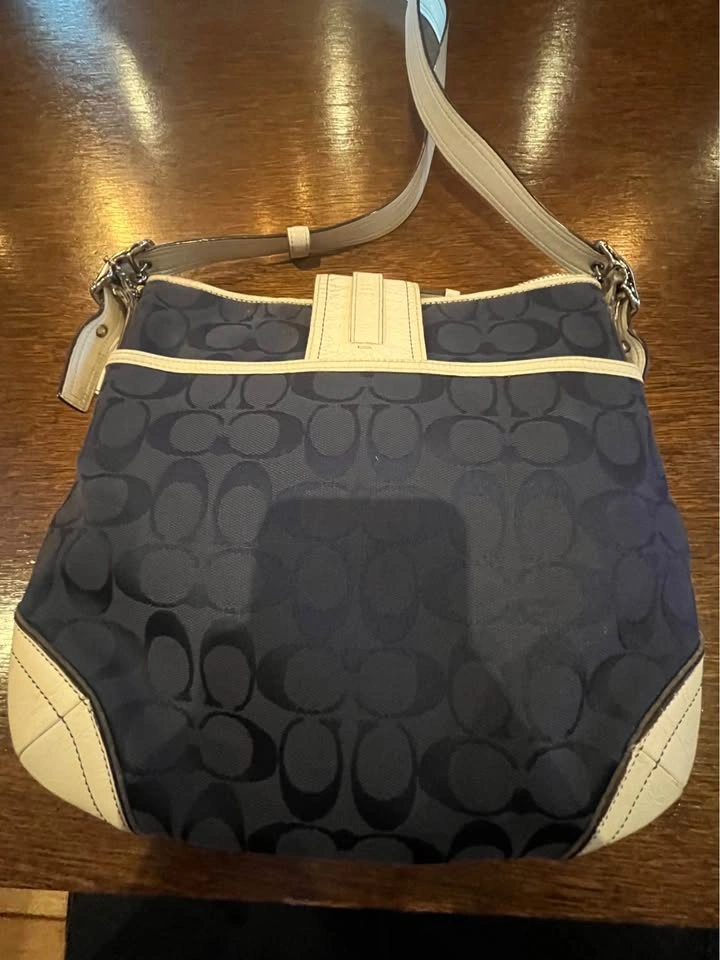 Coach Signature Navy & White Crossbody Purse – Excellent Conditi - photo 3