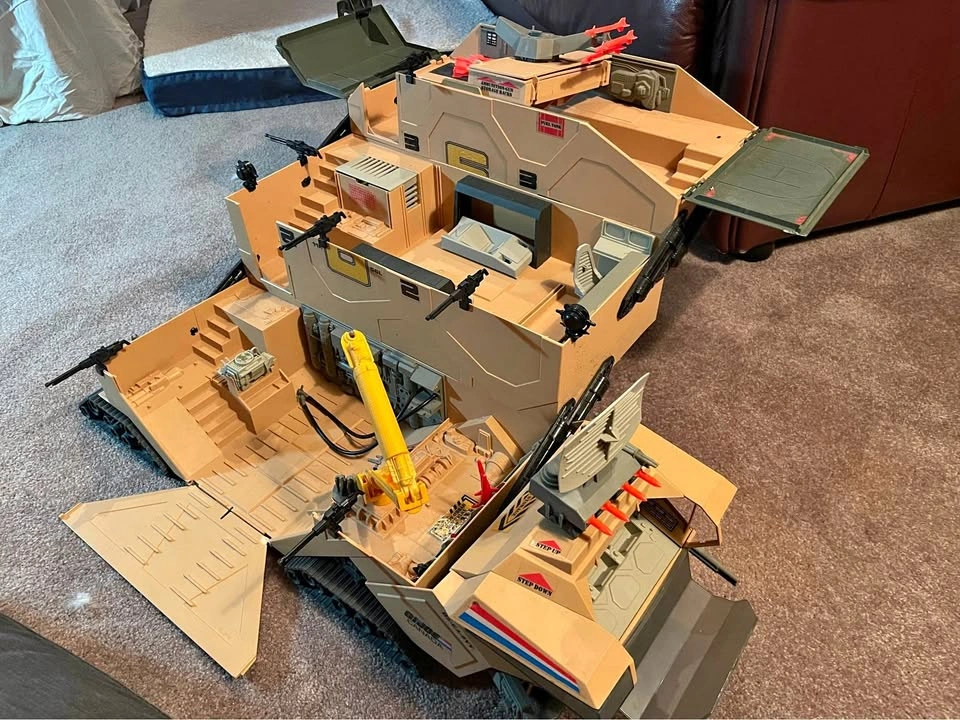 VINTAGE HASBRO GI JOE FIGURES & VEHICLES