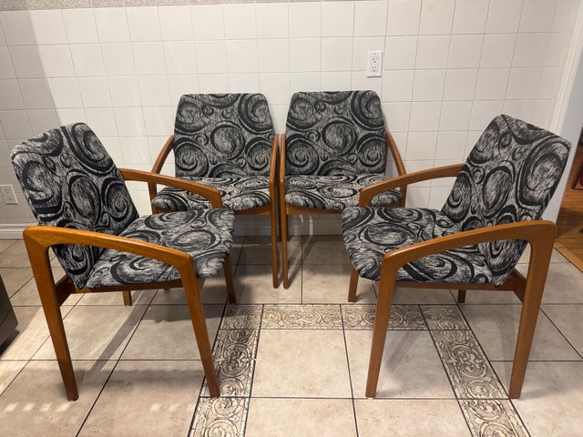 MCM Danish Teak Model 23 Dining Chairs - 4 - photo 3