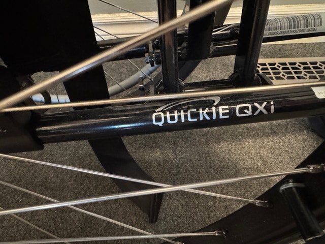 Quickie QX1 Wheelchair - like new! - photo 5