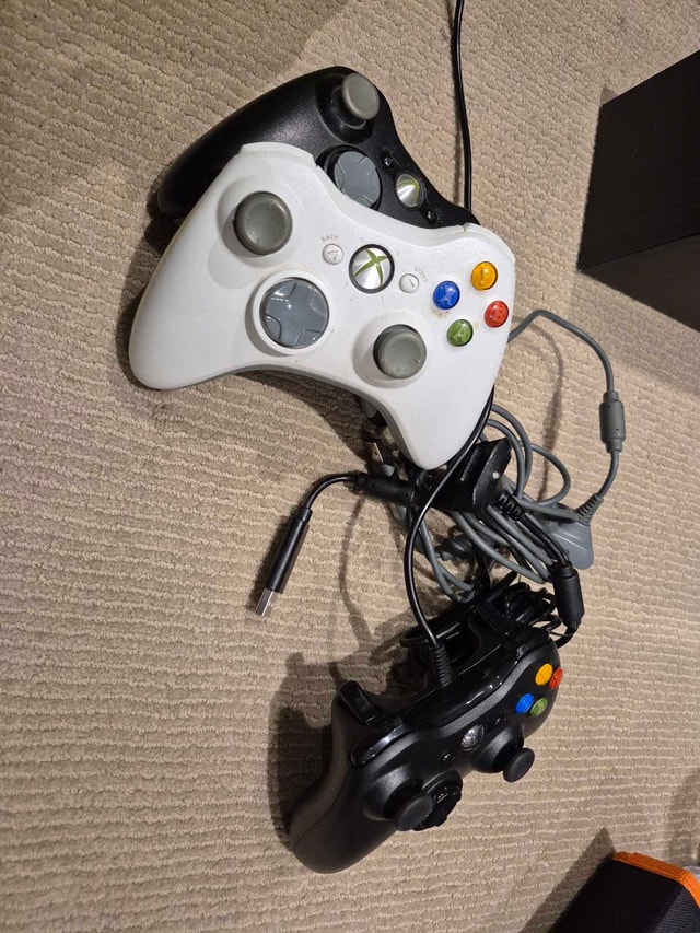 Microsoft Xbox 360 Bundle - photo 3