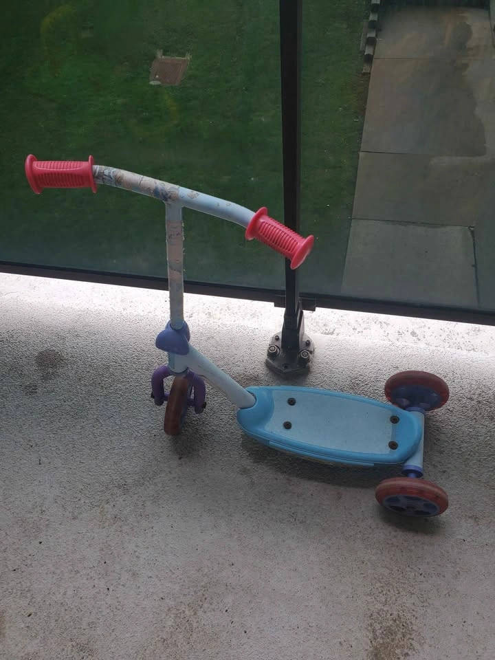 Kids 3-Wheel Scooter - photo 2