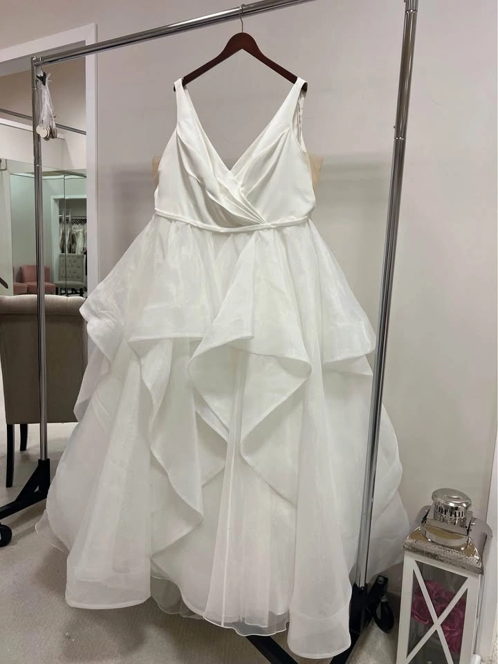 Sophia Tolli plus sized wedding dress - photo 5