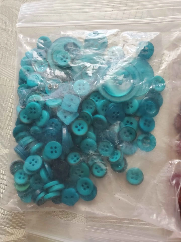 Large Assorted Craft & Sewing Buttons Lot (Mixed Sizes & Colors) - photo 2