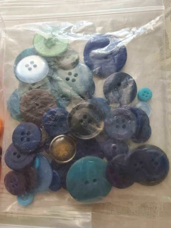 Large Assorted Craft & Sewing Buttons Lot (Mixed Sizes & Colors) - photo 5