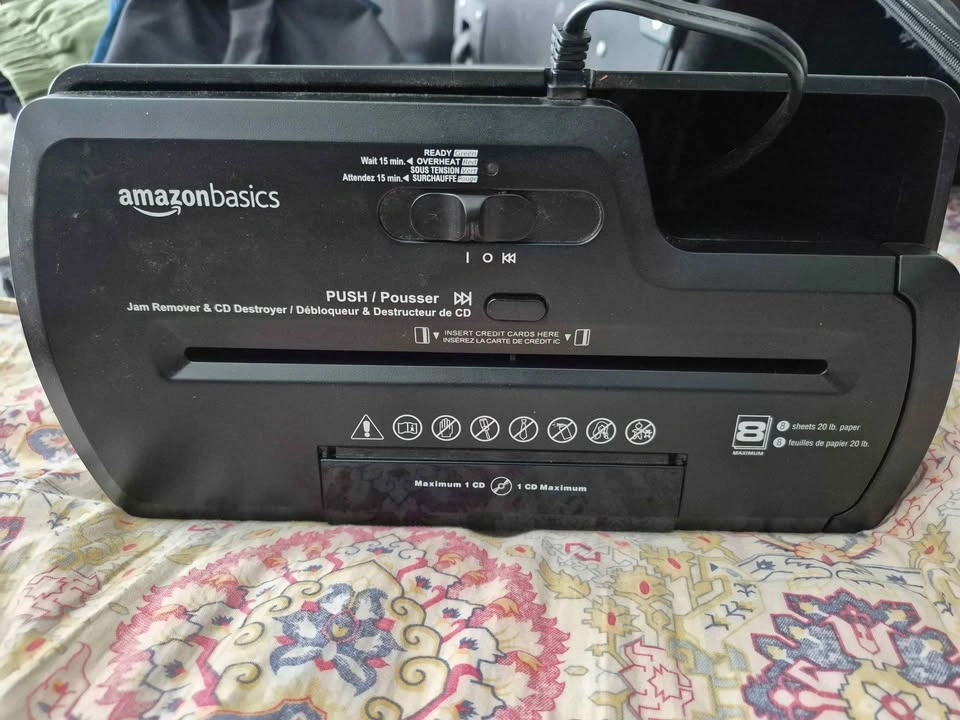 Amazon Basics Shredder (Paper, CDs and Cards) - photo 2