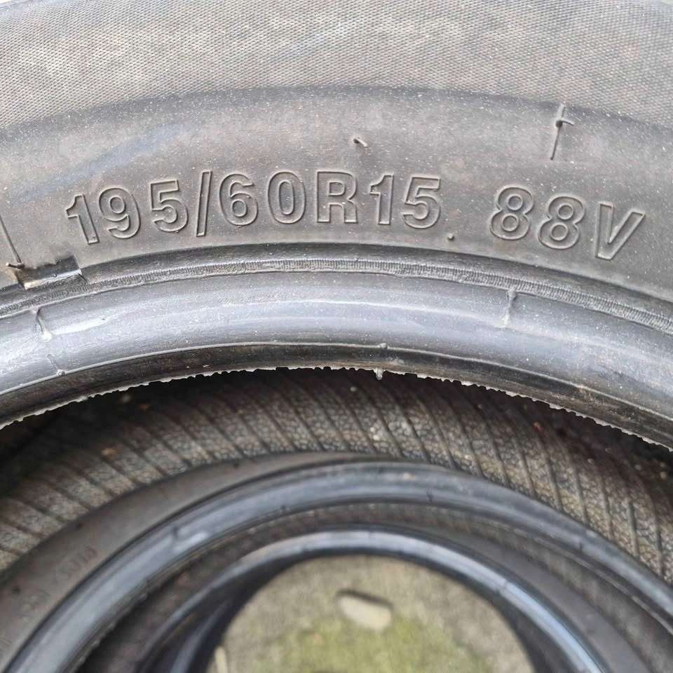 15 inch set of tires - photo 2