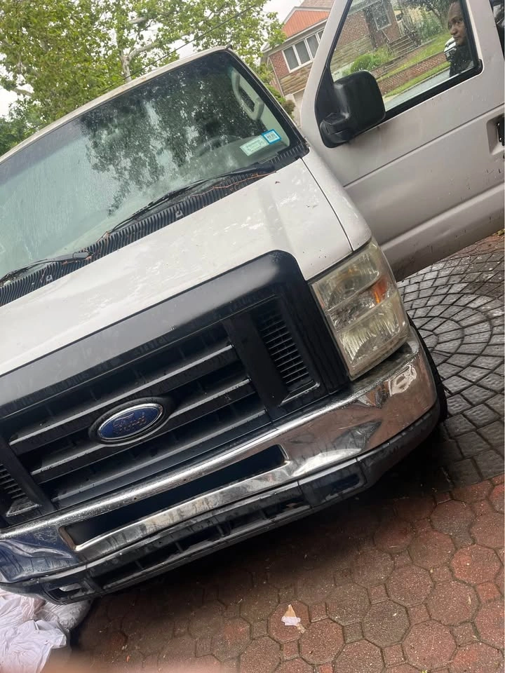 2009 Ford E350 Super Duty Cargo · XLT - photo 3