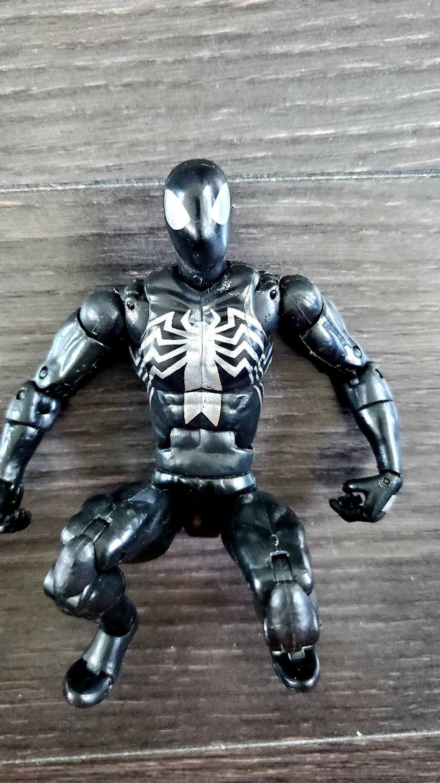 Marvel Spider-Man Origins Symbiote Suit Action Figure - photo 4