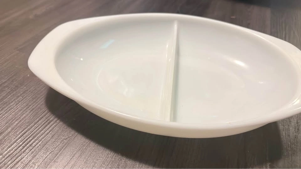 Vintage Pyrex opal divided dish - 1 litre - photo 2