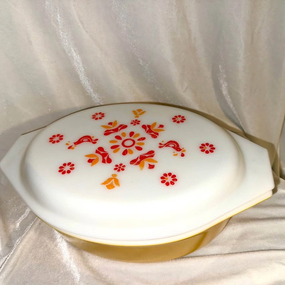 Vintage Pyrex Friendship Casserole dish 2.5 quart - photo 2