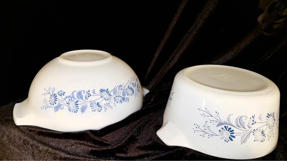 Pyrex Colonial Mist bowl & casserole - photo 3