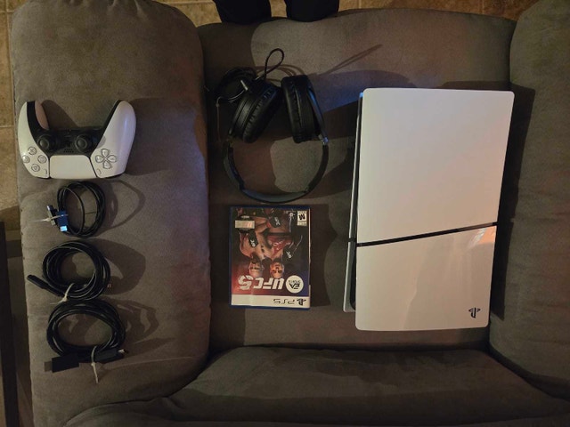 PS5 with gaming monitor & UFC 5 and headset - photo 2