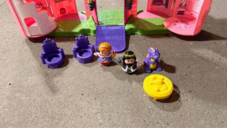 Fisher-Price Little People Musical Castle Playset - photo 2
