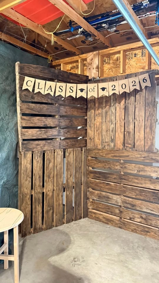 Rustic Wooden Pallet Photo Backdrop - photo 2