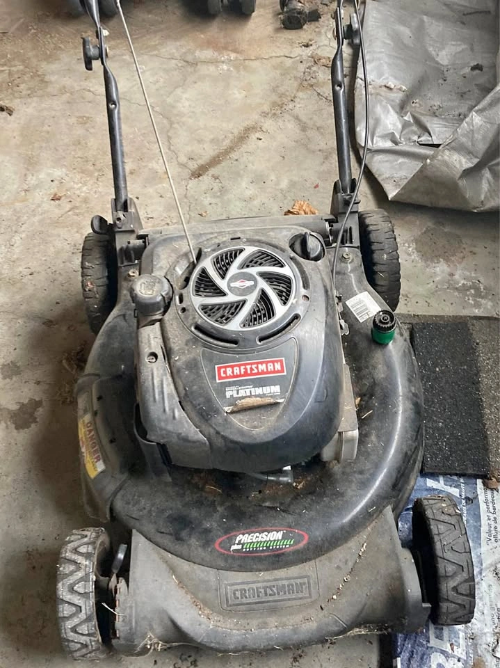 Craftsman lawn mower Sears - Good condition not running