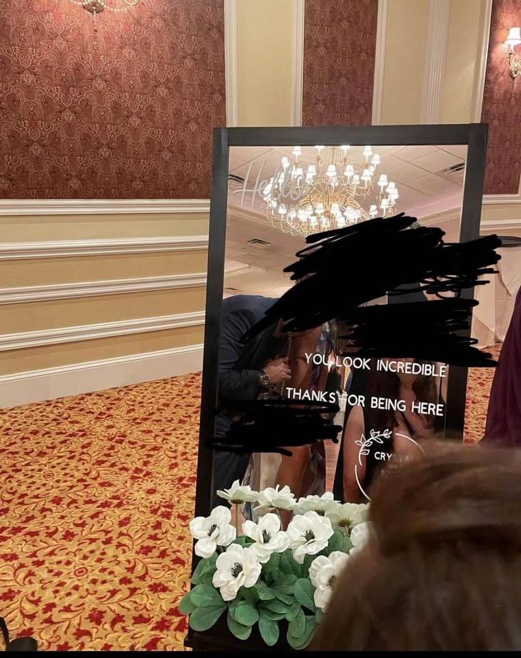 Wedding or event welcome mirror for pictures or selfies - photo 2