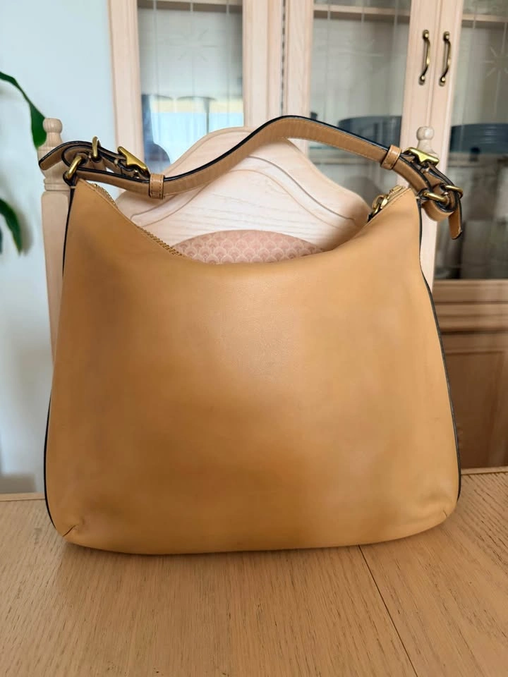 Authentic Coach Legacy Courtney bag in Tan color - photo 2