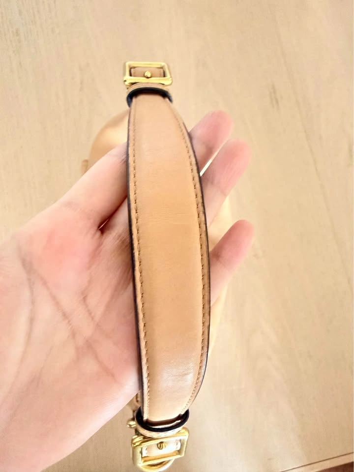 Authentic Coach Legacy Courtney bag in Tan color - photo 3