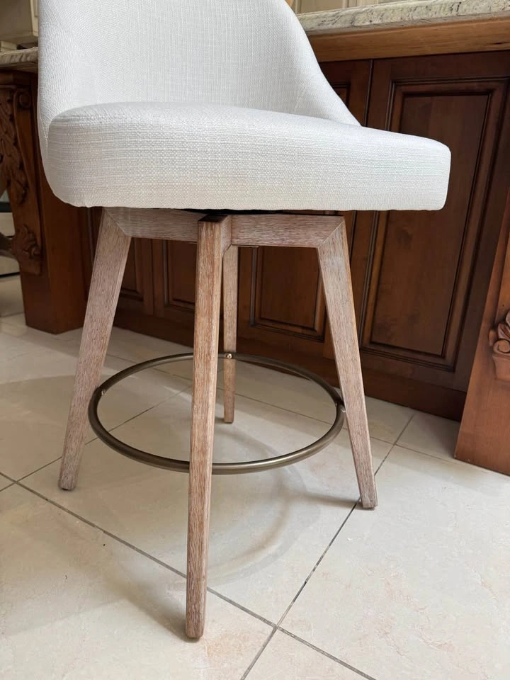 Ashley Furniture Counter Height Bar Stool - photo 4