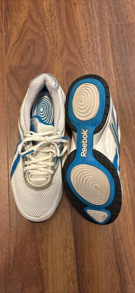 Reebok Shoes W9