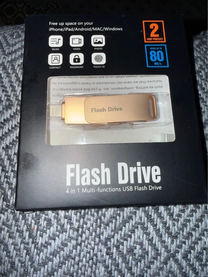 1TB 4 in 1 USB Flash Drive - photo 2