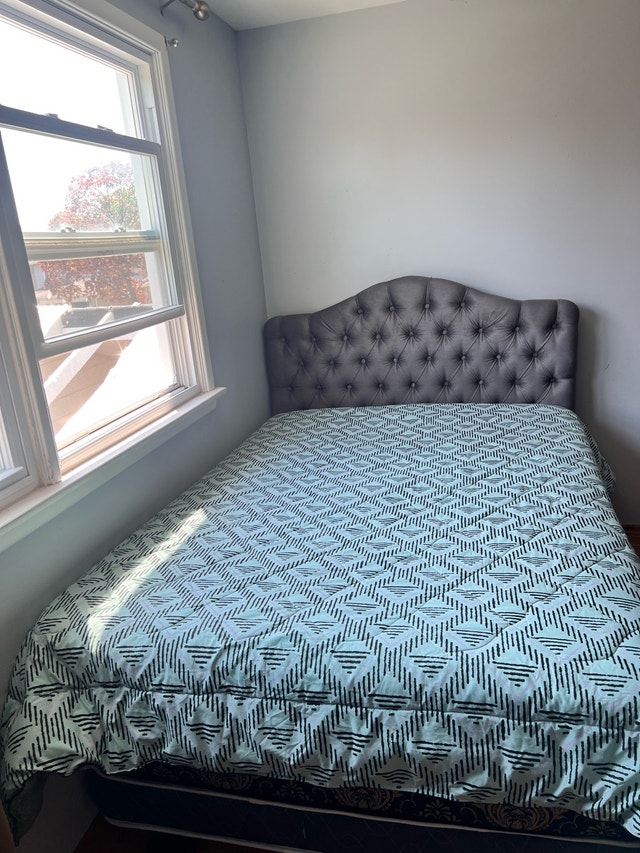 Bed Frame with Tufted Headboard. Pick up at Yonge-Eglinton - photo 4