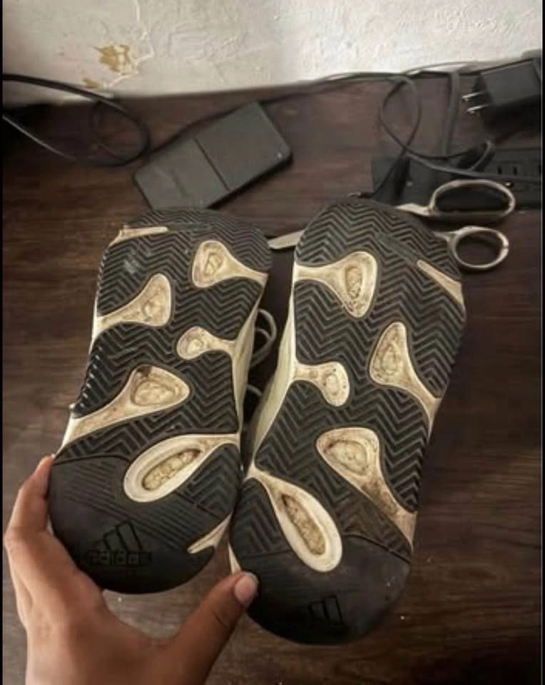Yeezy Boost 700 V2 Static Reflective Size 8.5 - photo 2