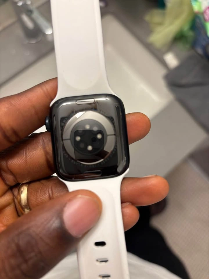 Apple Watch Series 8 - photo 3