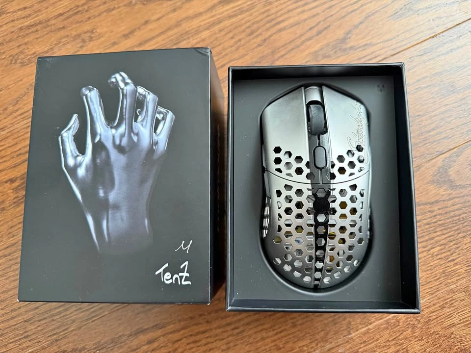 Finalmouse Starlight Pro - TenZ (Medium)