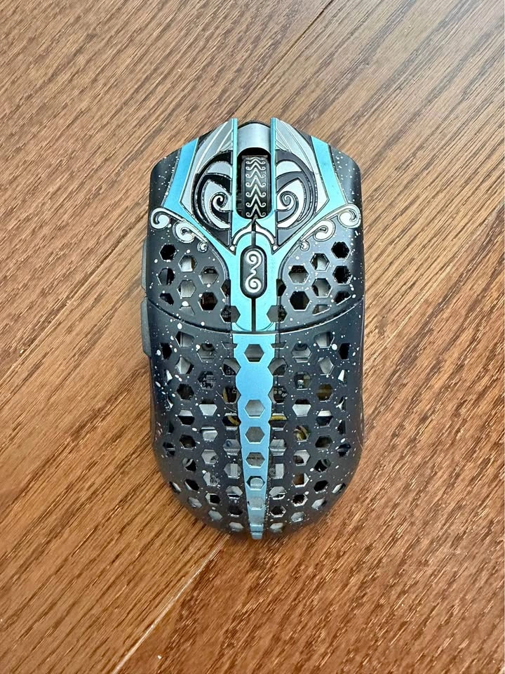 Finalmouse Starlight-12 Phantom Medium