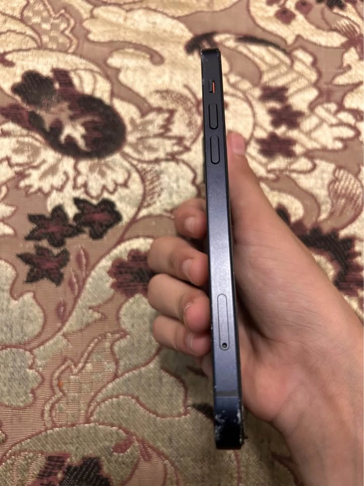 Unlocked iPhone 12 - photo 5