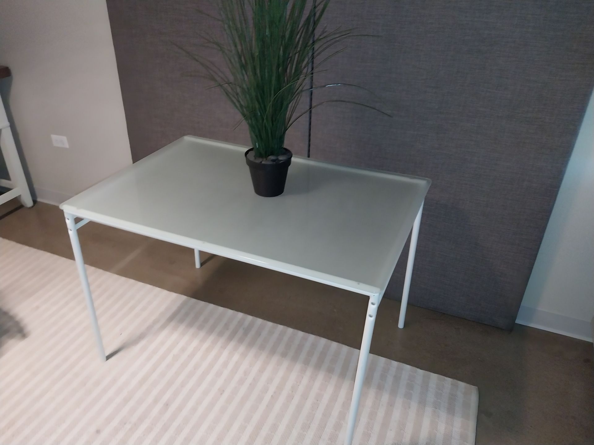 IKEA LYRESTAD Frosted Glass White Table – Excellent Condition - photo 2