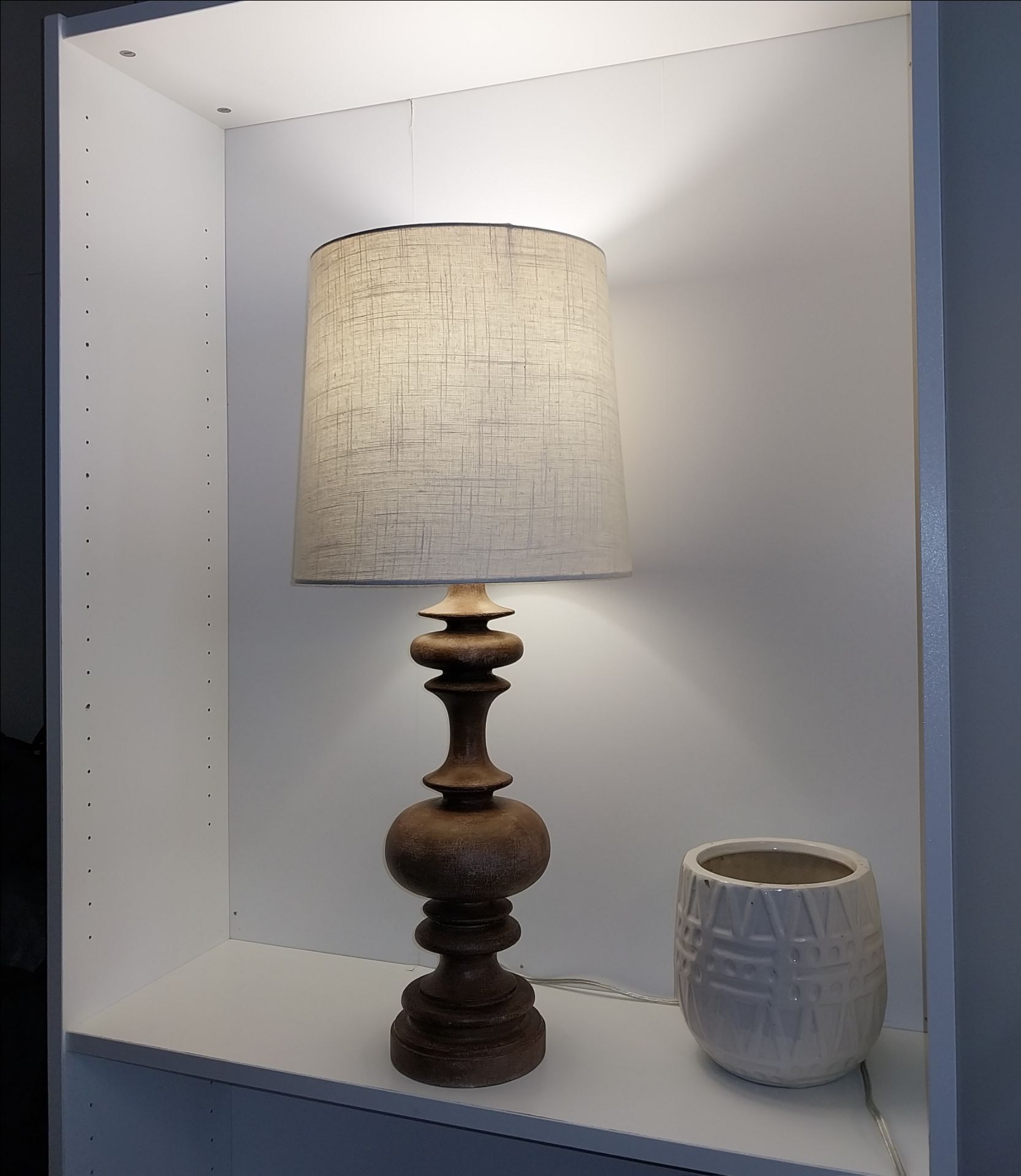 Table Lamp with Linen Shade – Excellent Condition - photo 2