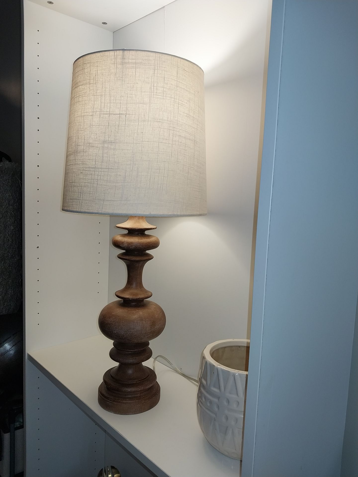 Table Lamp with Linen Shade – Excellent Condition - photo 3