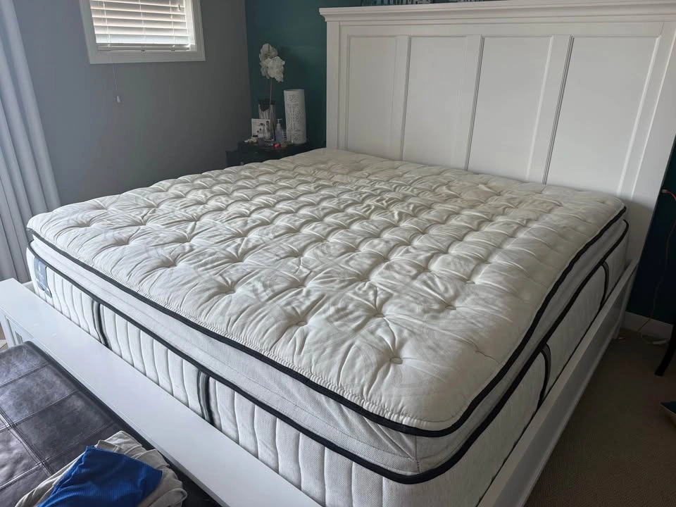 Grand Luxe Sealy King Mattress - photo 2
