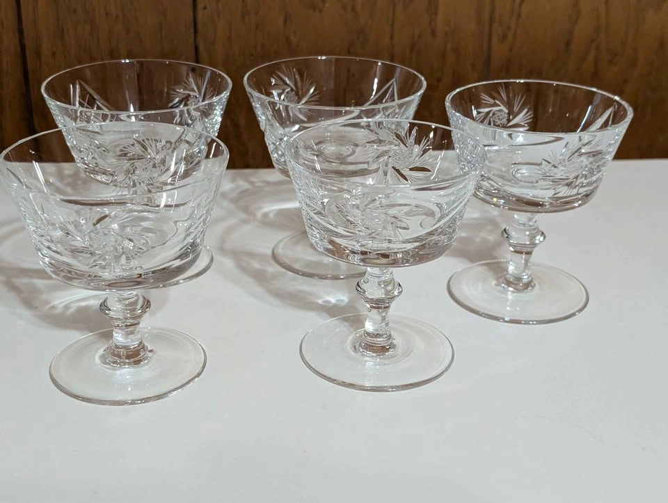 Vintage Eaton's Pinwheel Cut Crystal Glassware Set (26 pieces) - photo 2