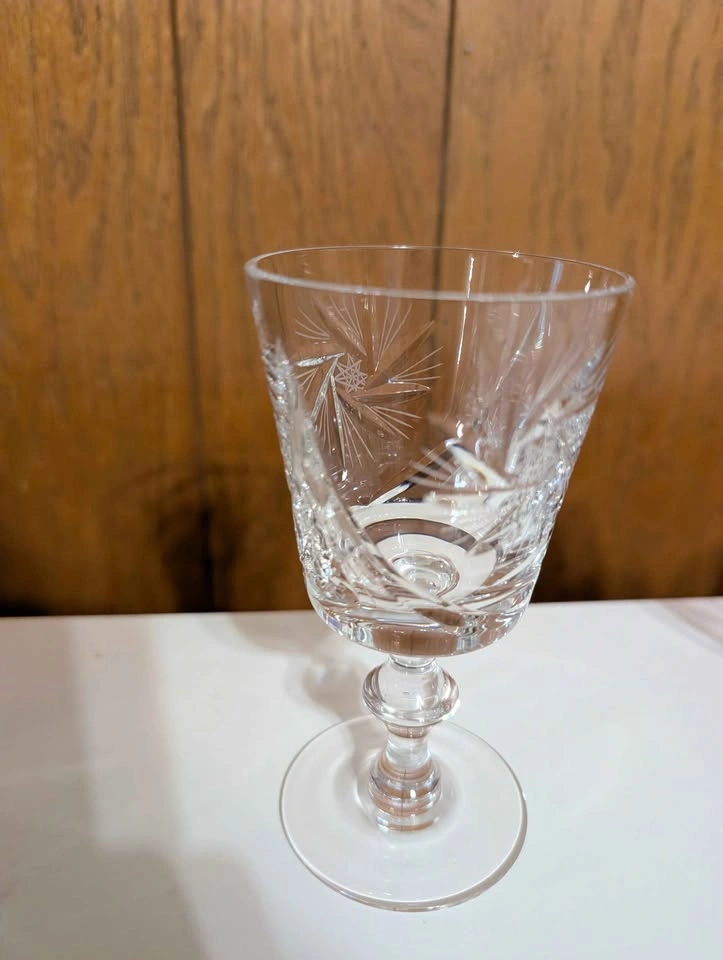 Vintage Eaton's Pinwheel Cut Crystal Glassware Set (26 pieces) - photo 5