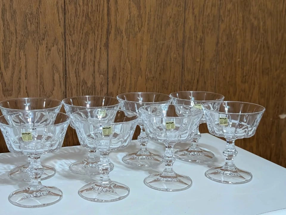 Vintage LifeStyle Crystal Wine Glasses and Champagne Coupes - photo 2