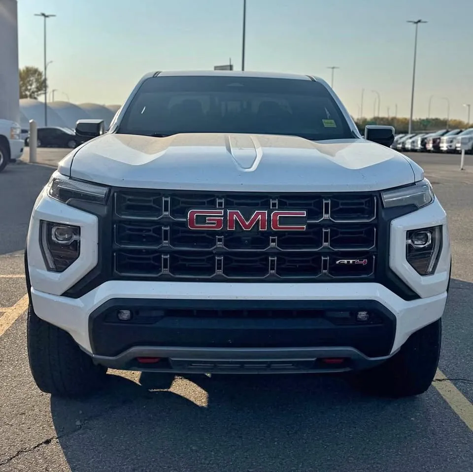 2024 GMC canyon at4 thumbnail