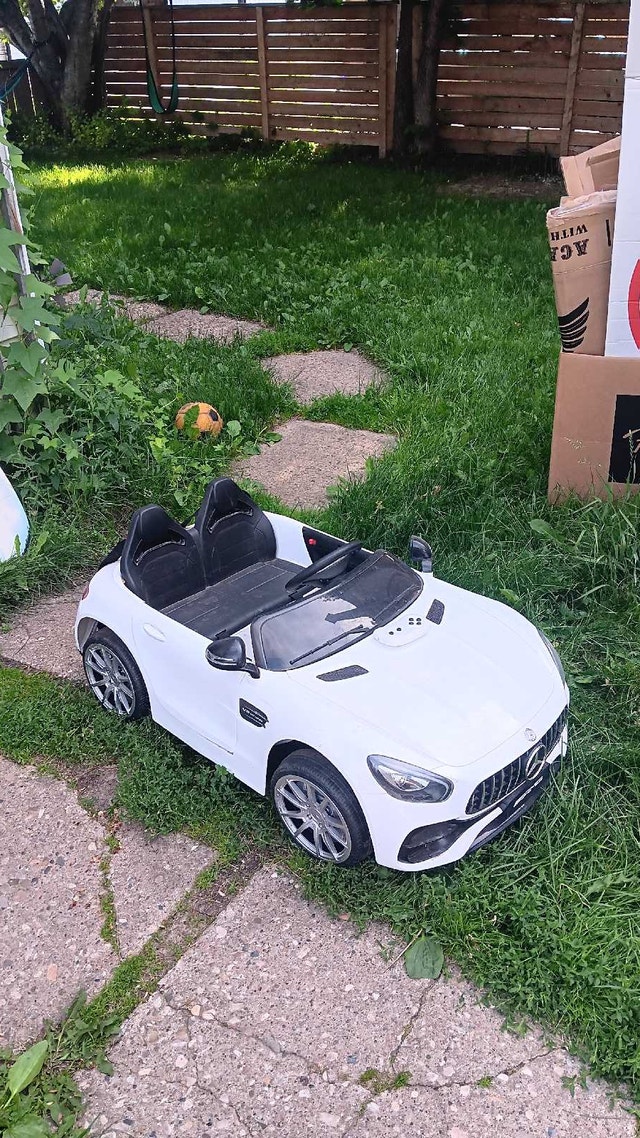 12 volt electric cars, John Deere and Mercedes - photo 3