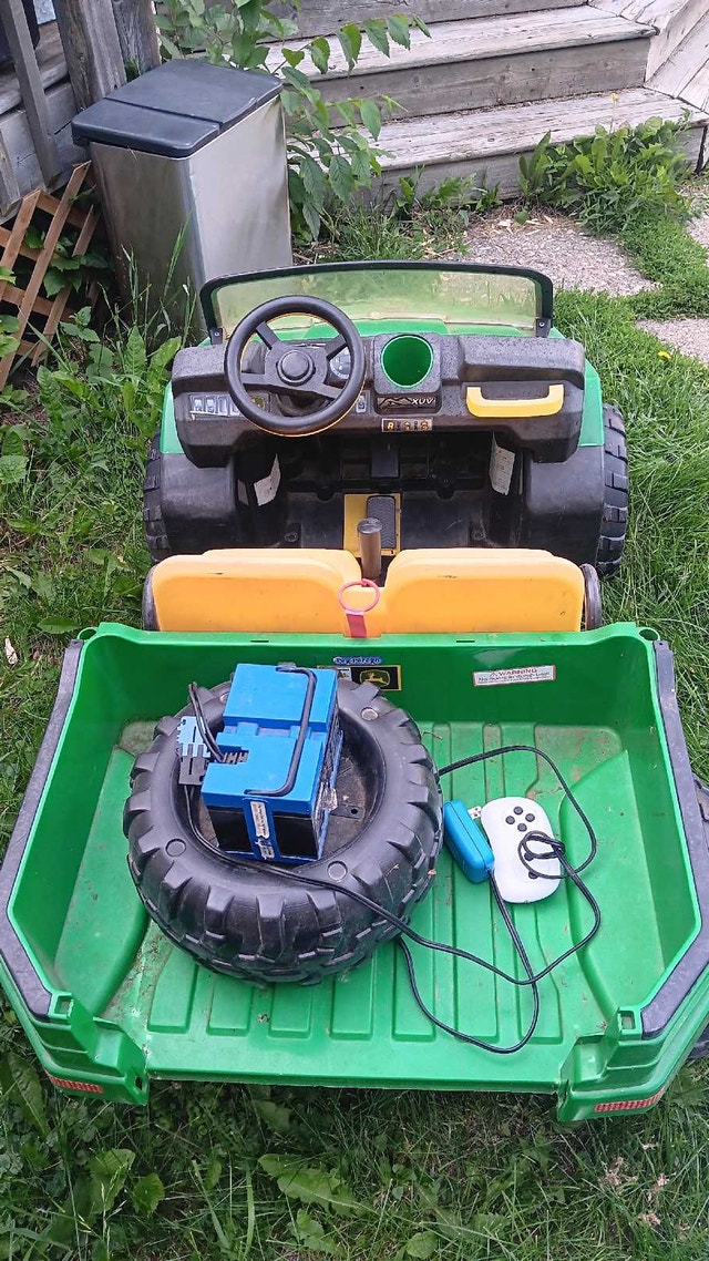 12 volt electric cars, John Deere and Mercedes - photo 4