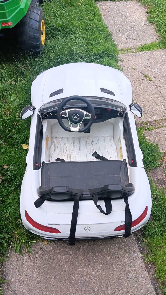 12 volt electric cars, John Deere and Mercedes - photo 5