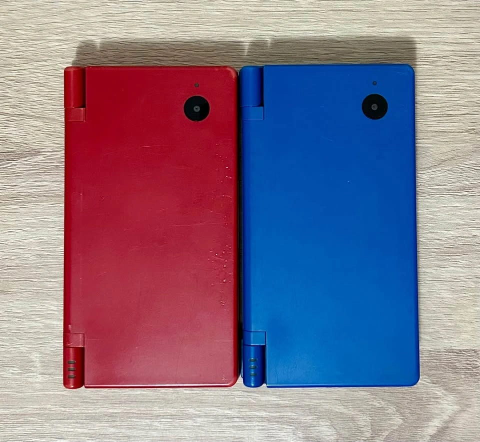 2 Nintendo DSi Handheld Consoles With Games Bundle - photo 2