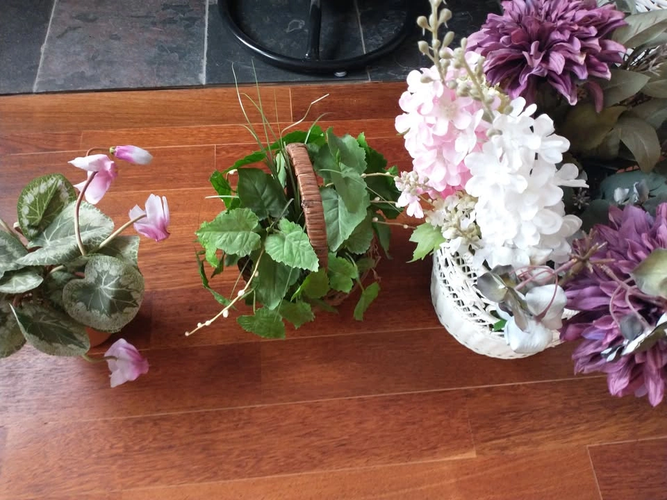 Three pieces of home artificial flowers - photo 2