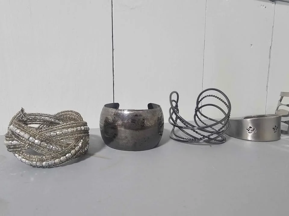 Costume Jewlery - Bracelets image indicator(2)