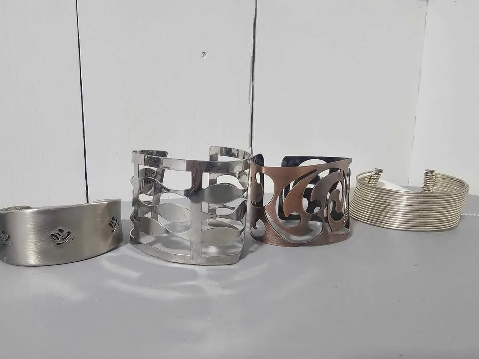 Costume Jewlery - Bracelets image indicator(3)